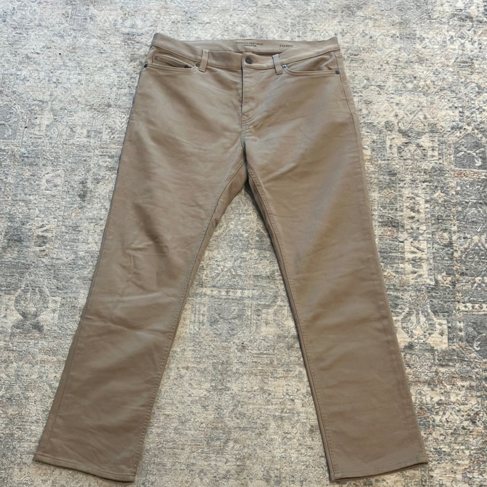 Banana Republic traveler khakis 34x30